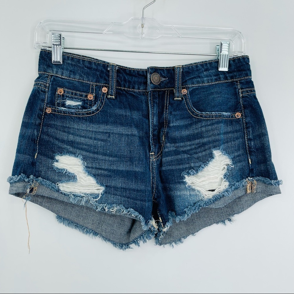 American Eagle tomgirl distressed shorts raw hem relaxed‎ fit